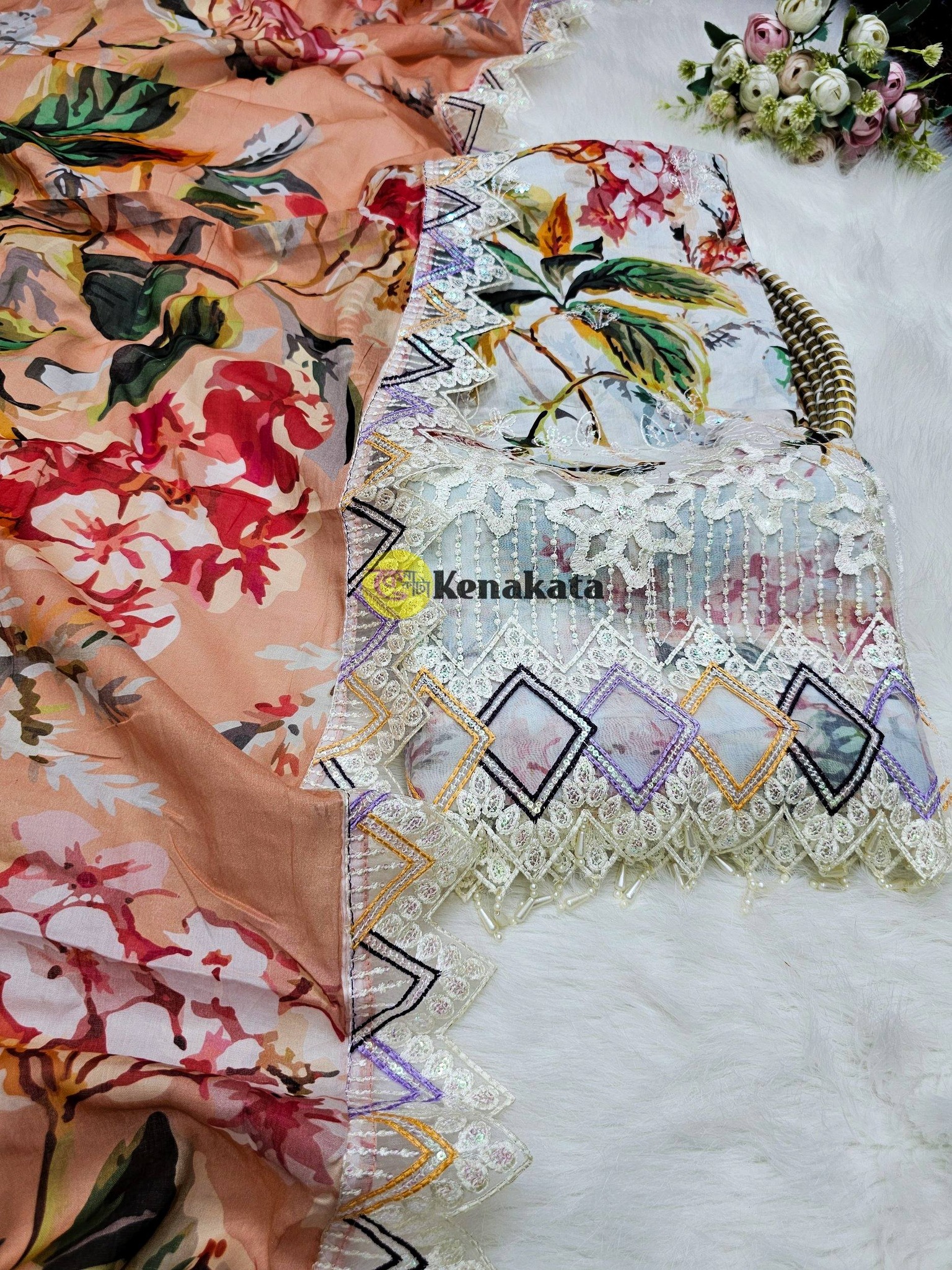 এই সামারে নরম পিচ শেডের সাথে ফ্লোরালের রঙিন ছোঁয়া